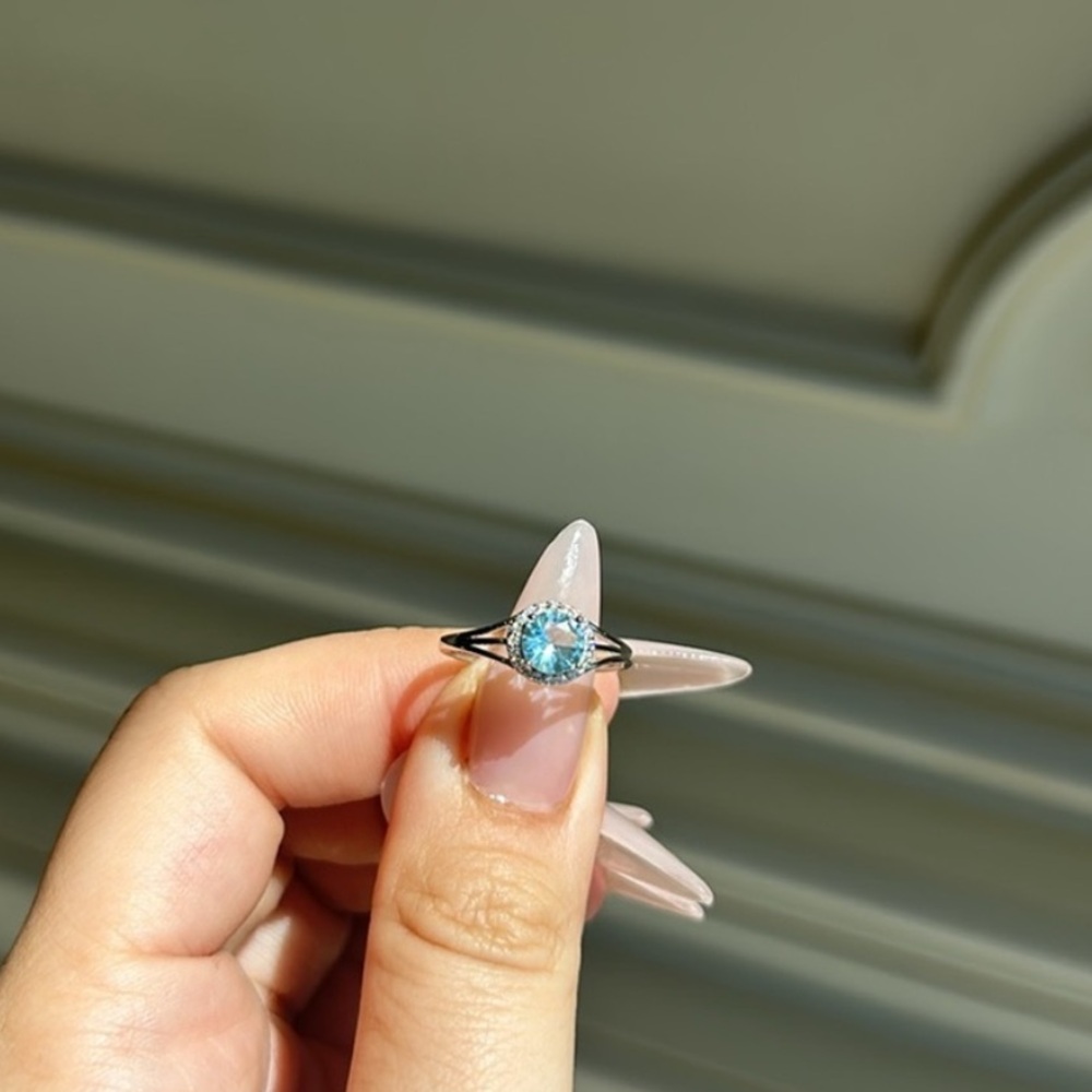 Blue Topaz halo ring | Sterling Silver 925